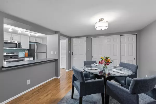 Milwaukee, WI 53202,270 E Highland AVENUE #1021