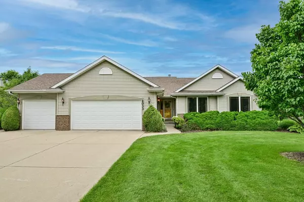 2033 Deer Run DRIVE, Delavan, WI 53115