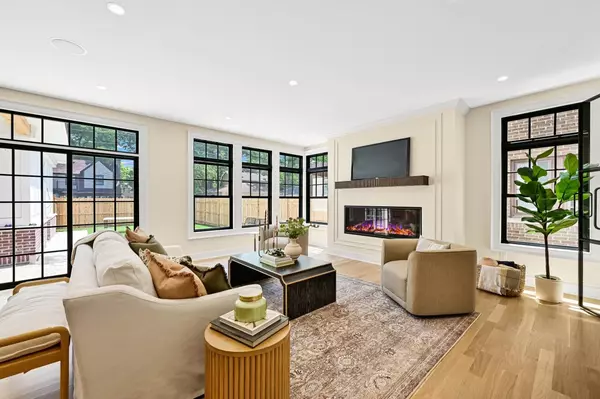 Whitefish Bay, WI 53217,5340 N Diversey BOULEVARD