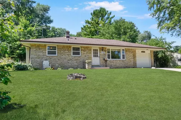 936 Birchwood DRIVE, West Bend, WI 53095