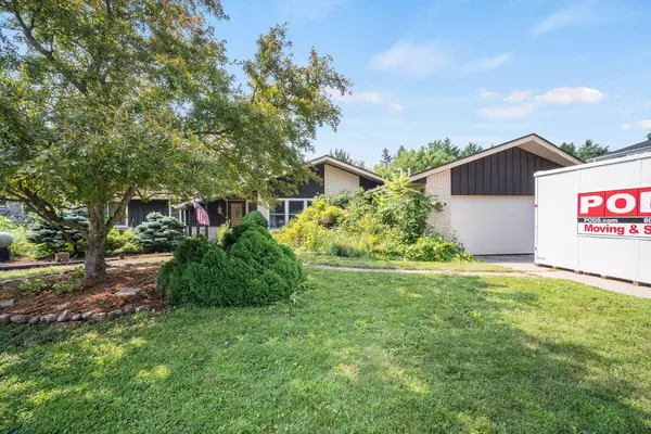 9101 Glenwood DRIVE, Greendale, WI 53129