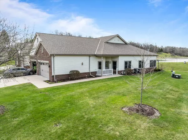 Kewaskum, WI 53040,652 Pleasantwood DRIVE #4