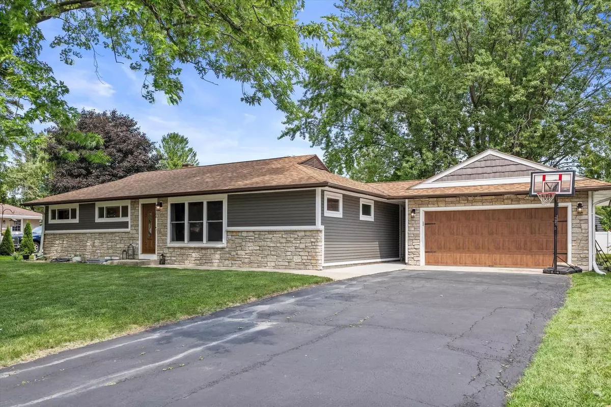 New Berlin, WI 53151,1506 S Green Ridge TERRACE