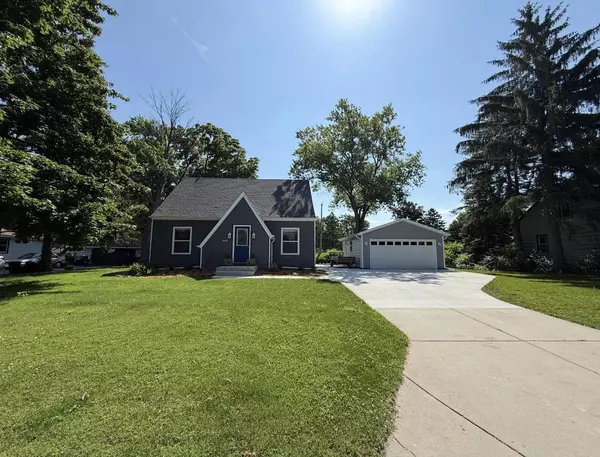 5656 S 42nd STREET, Greenfield, WI 53221