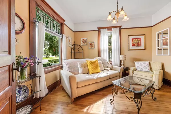 Holmen, WI 54636,206 State STREET