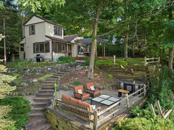 W329N6495 Forest DRIVE, Hartland, WI 53029