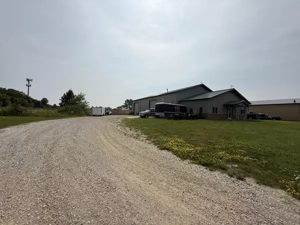 South Milwaukee, WI 53172,3207 11th AVENUE