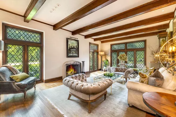 Whitefish Bay, WI 53217,4853 N Lake DRIVE