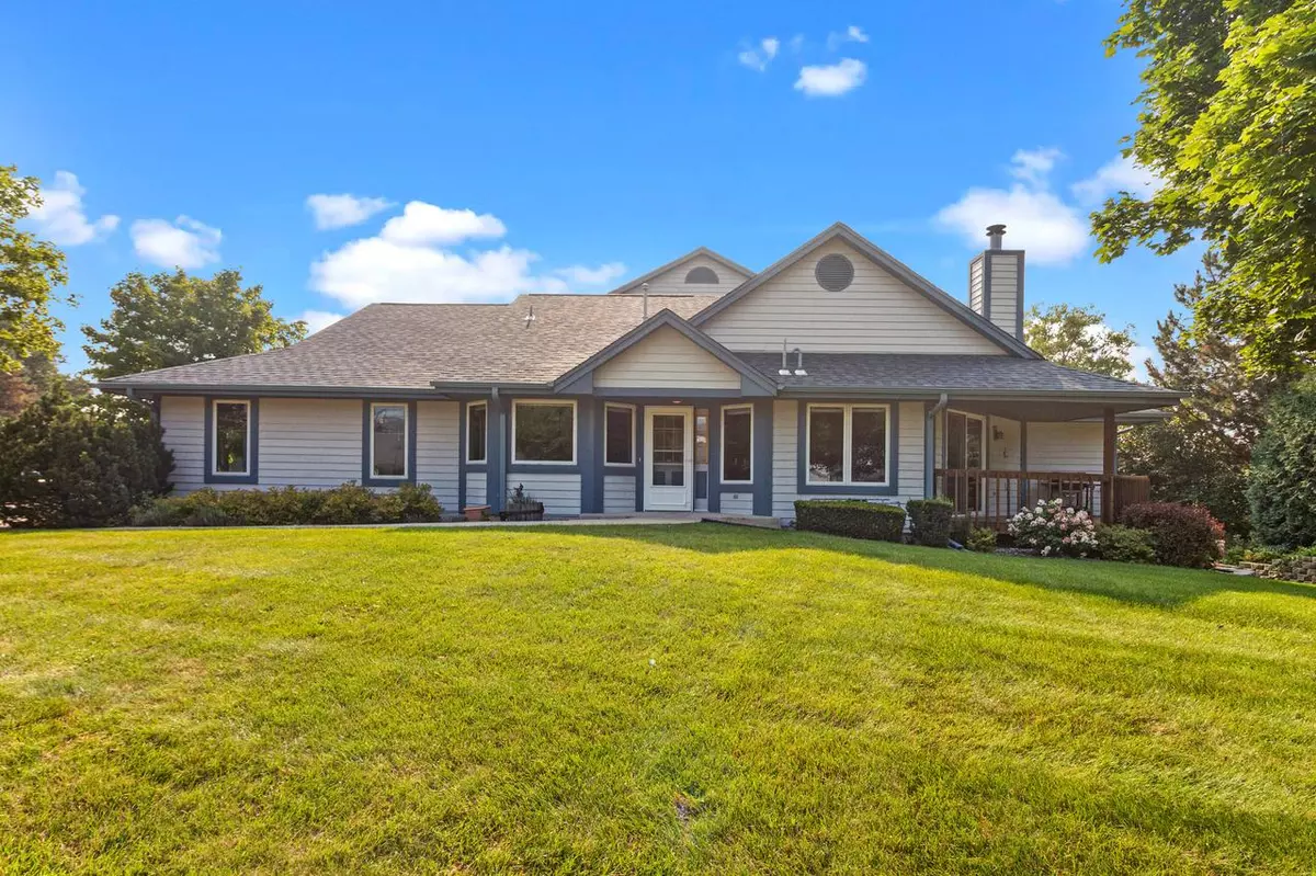 Mukwonago, WI 53149,619 Bay View ROAD