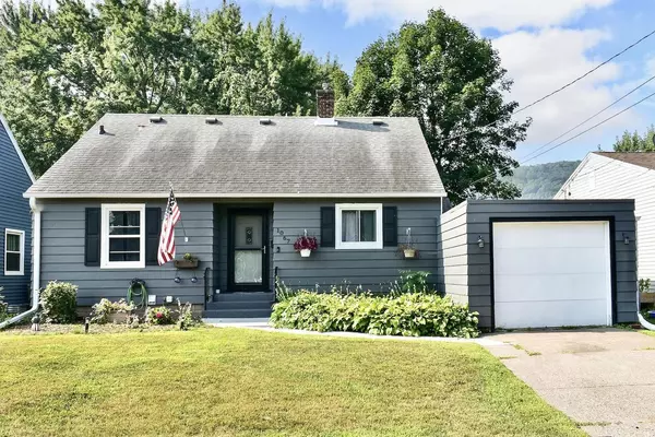 1067 Gilmore AVENUE, Winona, MN 55987