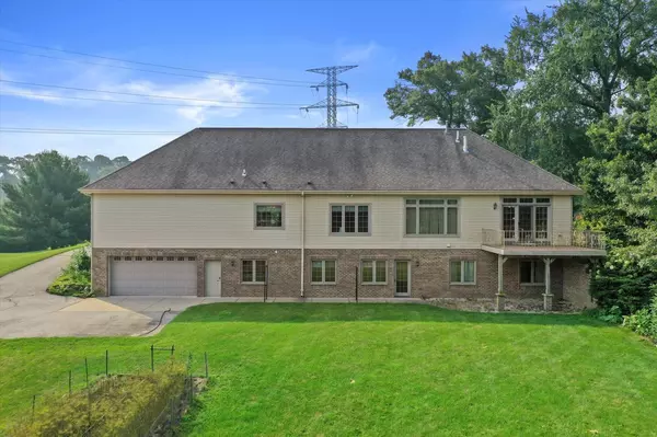 Big Bend, WI 53103,S94W23620 Kunzendorf COURT