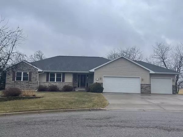 416 Ridgeview Ct, Tomah, WI 54660