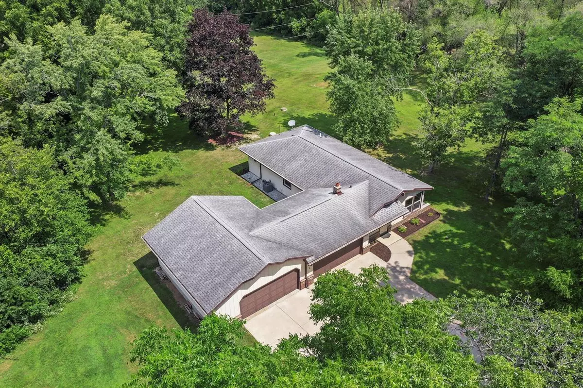 Mukwonago, WI 53149,S82W31460 Section ROAD