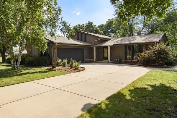 716 Elk LANE, Waukesha, WI 53188