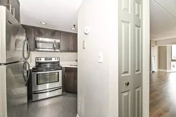 Milwaukee, WI 53202,270 E Highland AVENUE #644