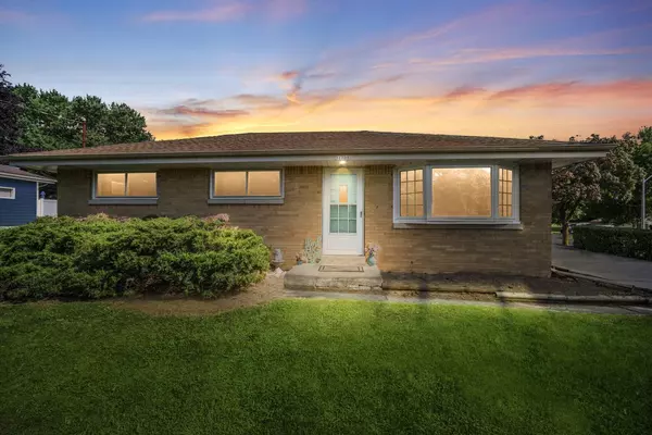 11708 W Bobolink AVENUE, Milwaukee, WI 53225