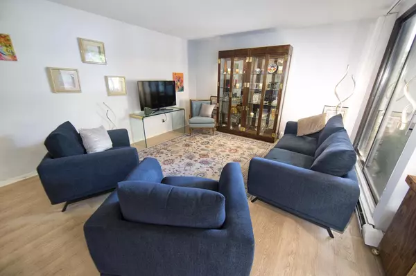 Glendale, WI 53209,2260 W Good Hope ROAD #125