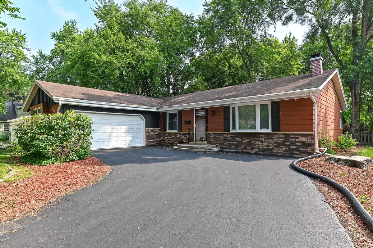 Waukesha, WI 53188,721 Oak Ridge COURT