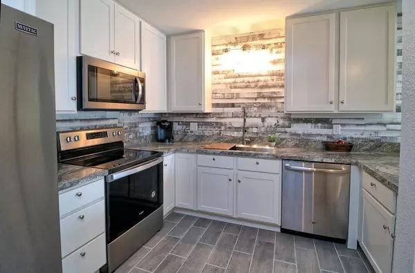 Greenfield, WI 53221,3233 W Mangold AVENUE #Unit C
