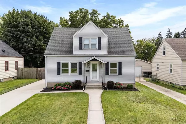2939 E Norwich AVENUE, Saint Francis, WI 53235