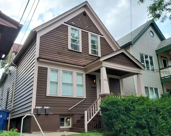 1815 N Astor STREET, Milwaukee, WI 53202