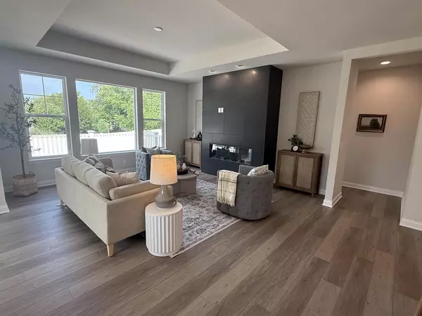 Pewaukee, WI 53072,403 Sandy CIRCLE