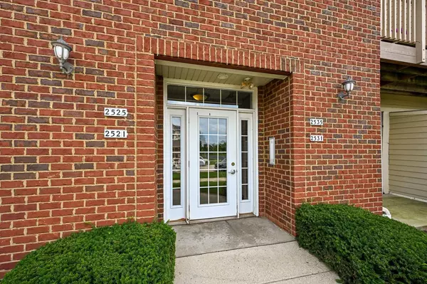 Oak Creek, WI 53154,2535 W Colonial Woods DRIVE