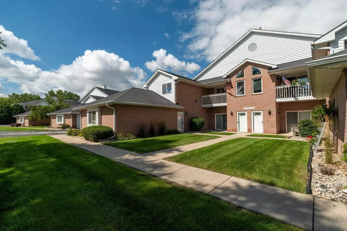 Pewaukee, WI 53072,W241N2545 E Parkway Meadow CIRCLE #7