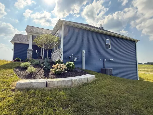 Burlington, WI 53105,30224 Jeffrey DRIVE