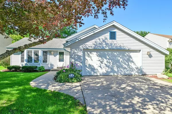 1272 River Park CIRCLE E, Mukwonago, WI 53149