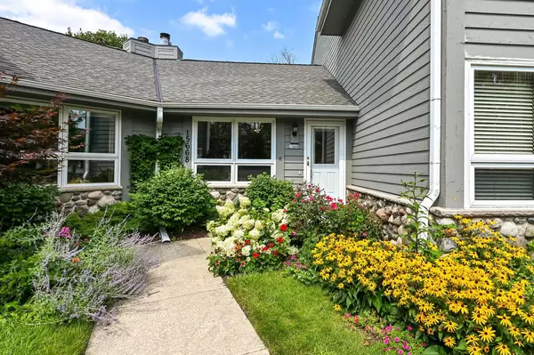 15668 W Ridge ROAD, New Berlin, WI 53151