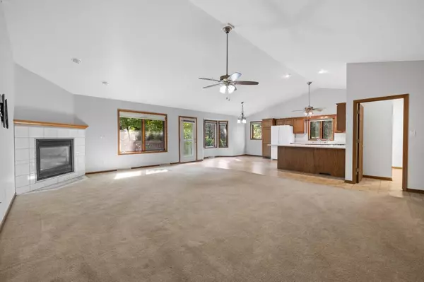 West Bend, WI 53095,1403 Carriage DRIVE #M-6B