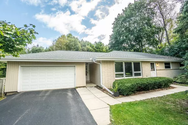 Cedarburg, WI 53012,3548 Lusan DRIVE