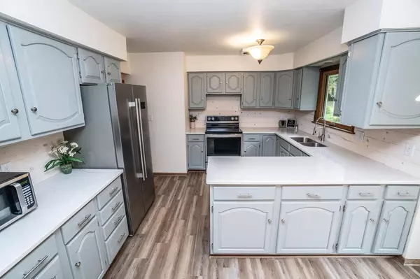 Cedarburg, WI 53012,3548 Lusan DRIVE