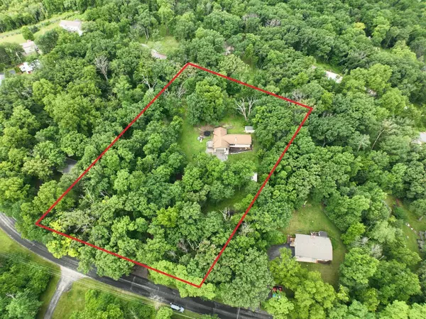 N6089 Lyons ROAD, Burlington, WI 53105