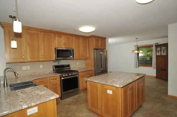 5340 Cascade DRIVE, West Bend, WI 53095