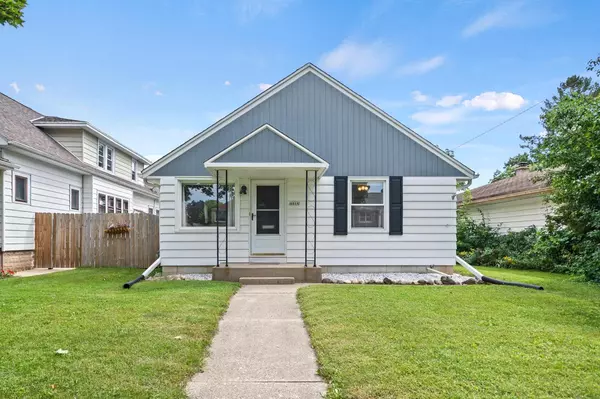 4864 N Mohawk AVENUE, Glendale, WI 53217