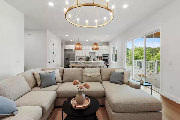 Elkhorn, WI 53121,5598 West Shore DRIVE