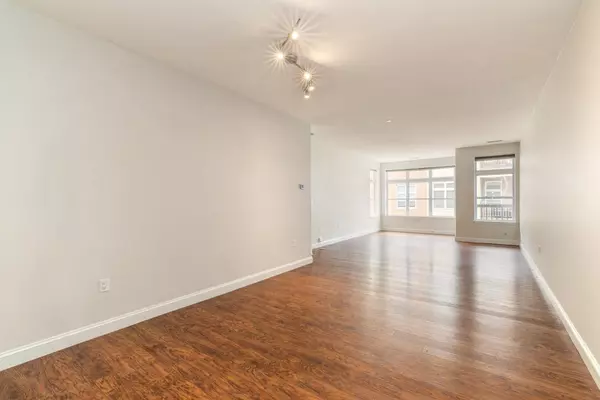 Milwaukee, WI 53202,1925 N Water STREET #301