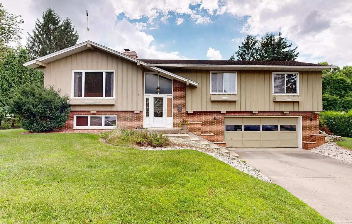 Fort Atkinson, WI 53538,1402 Adrian BOULEVARD