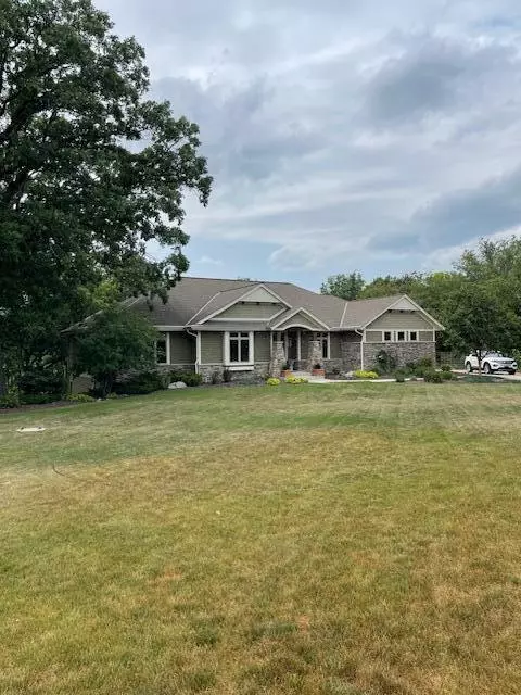 8700 Country View LANE, Burlington, WI 53105