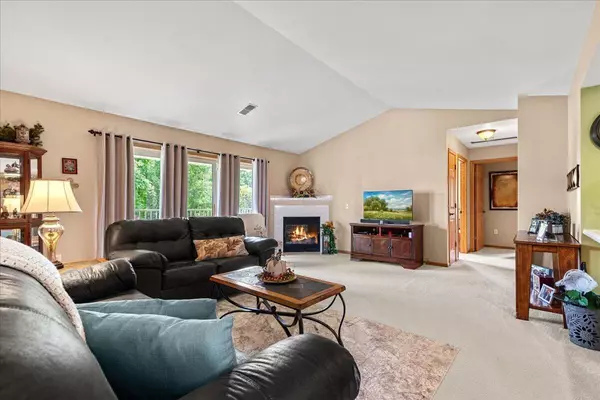 Kewaskum, WI 53040,927 Roseland DRIVE #1