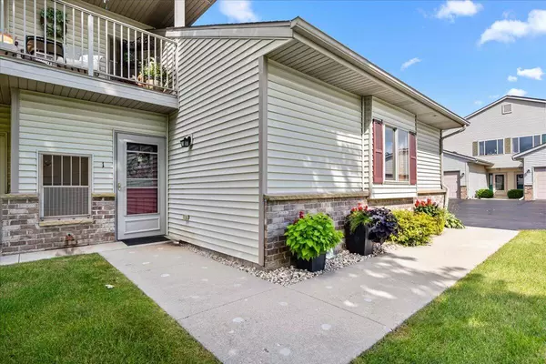 Kewaskum, WI 53040,927 Roseland DRIVE #1