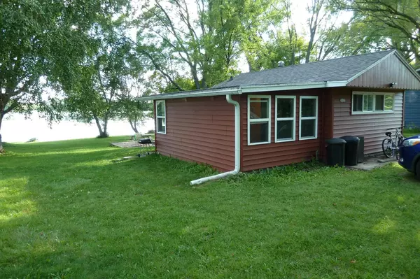 3057 Smith Lake ROAD, West Bend, WI 53090