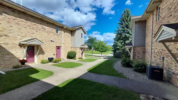 Oak Creek, WI 53154,9151 S Aspen DRIVE #3