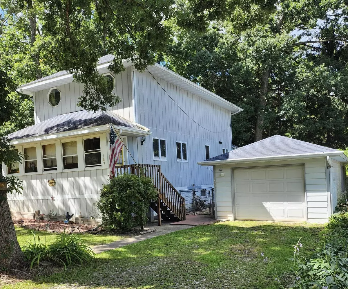 Twin Lakes, WI 53181,709 Manor DRIVE