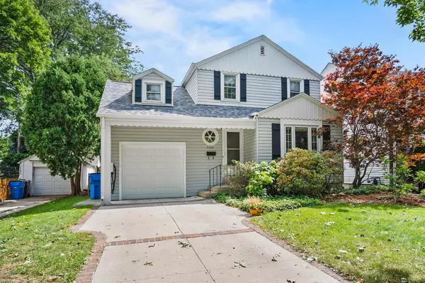 5160 N Kent AVENUE, Whitefish Bay, WI 53217