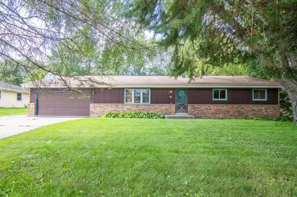 235 Meadowbrook DRIVE, Fredonia, WI 53021