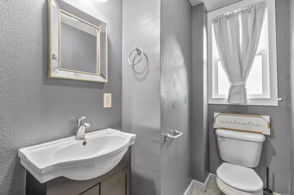 Milwaukee, WI 53215,3252 S 14th STREET
