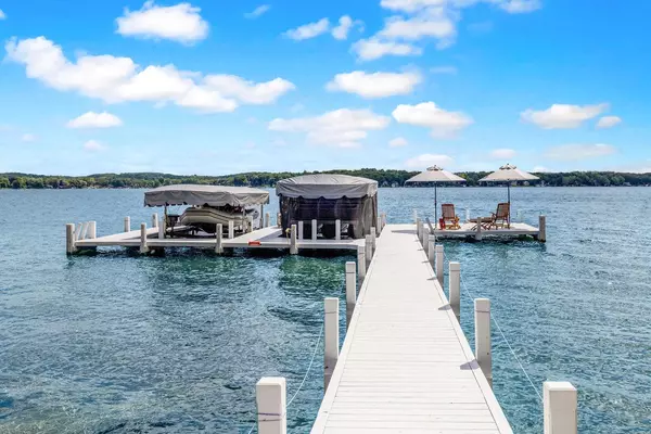 Pewaukee, WI 53072,N30W28853 Lakeside DRIVE